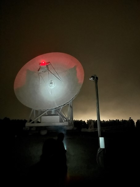 Zdjęcie naziemnej stacji satelitarnej