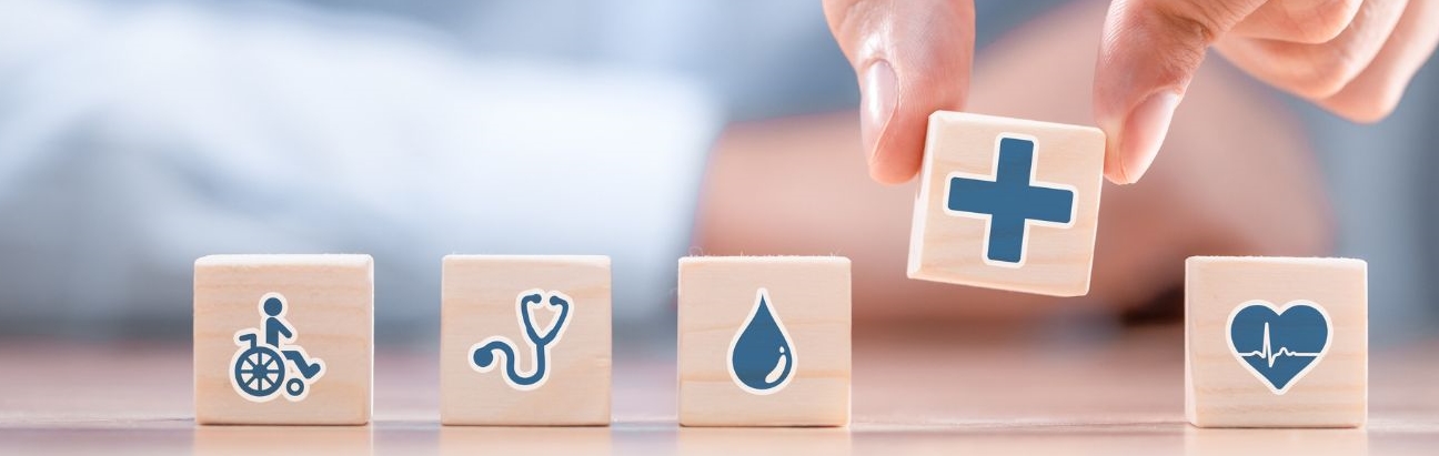 Drewniane klocki o tematyce medycznej