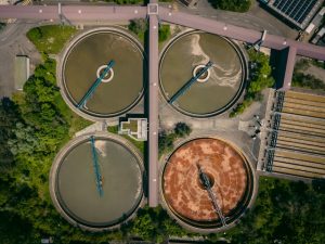 Infrastruktura wodna autor Patrick Fedrick licencja free Unsplash