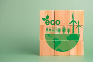 Zdjęcie przedstawiające drewniane klocki z napisem ECO Canva licencjafree